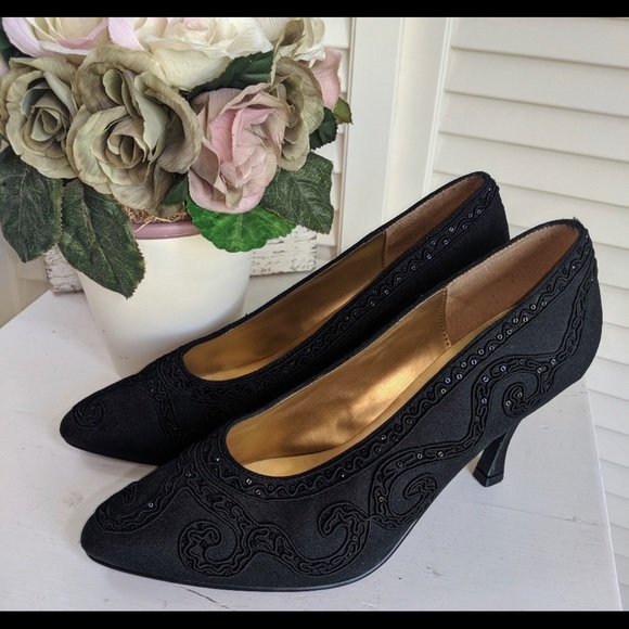 Notorious Black Embroidered Heels. - Picture 1 of 6